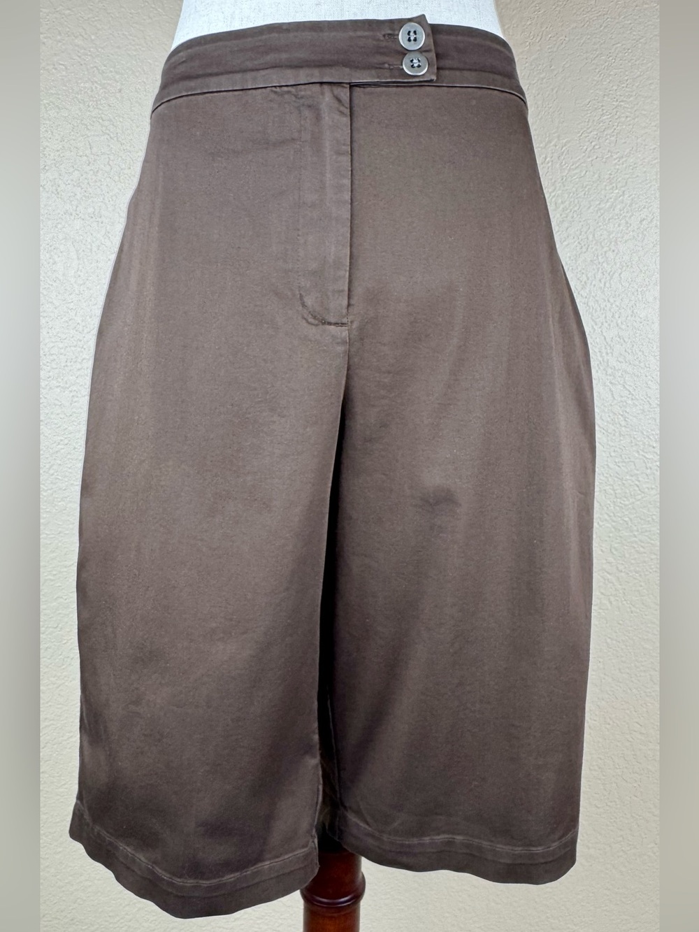 Chico’s chocolate brown women’s knee length shorts. Size 2 = Size 12 (Large) - Picture 2 of 9